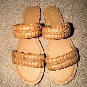 Universal Threads Women’s sandal